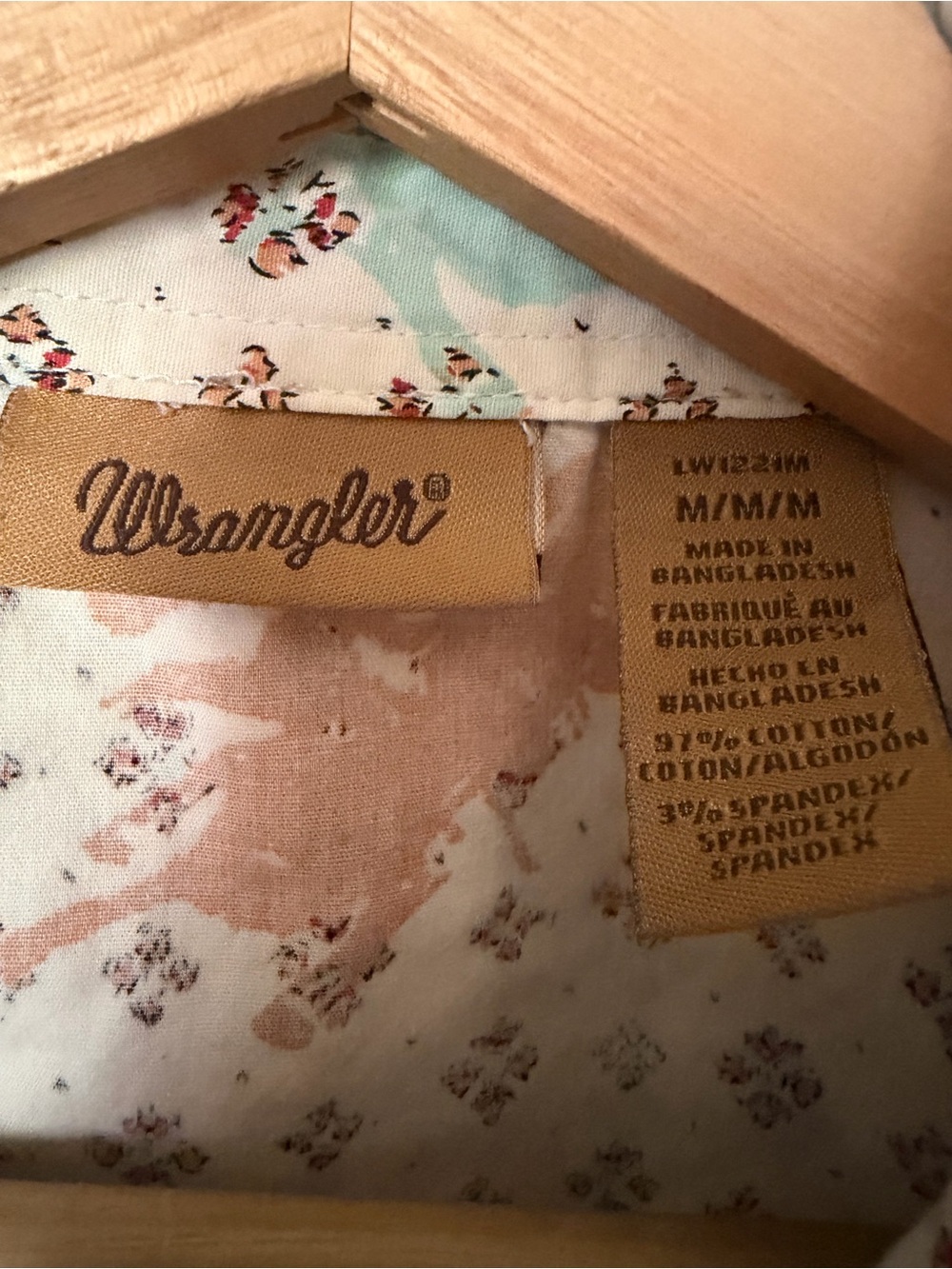 Wrangler Cream Western Button-Down with Red Turquoise Horse Print - M - Picture 4 of 10